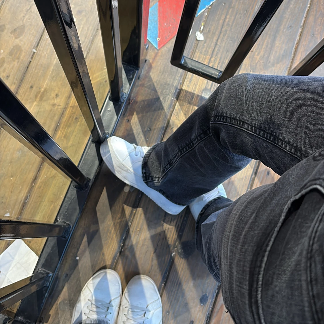 Svarta jeansbyxor med straight fit