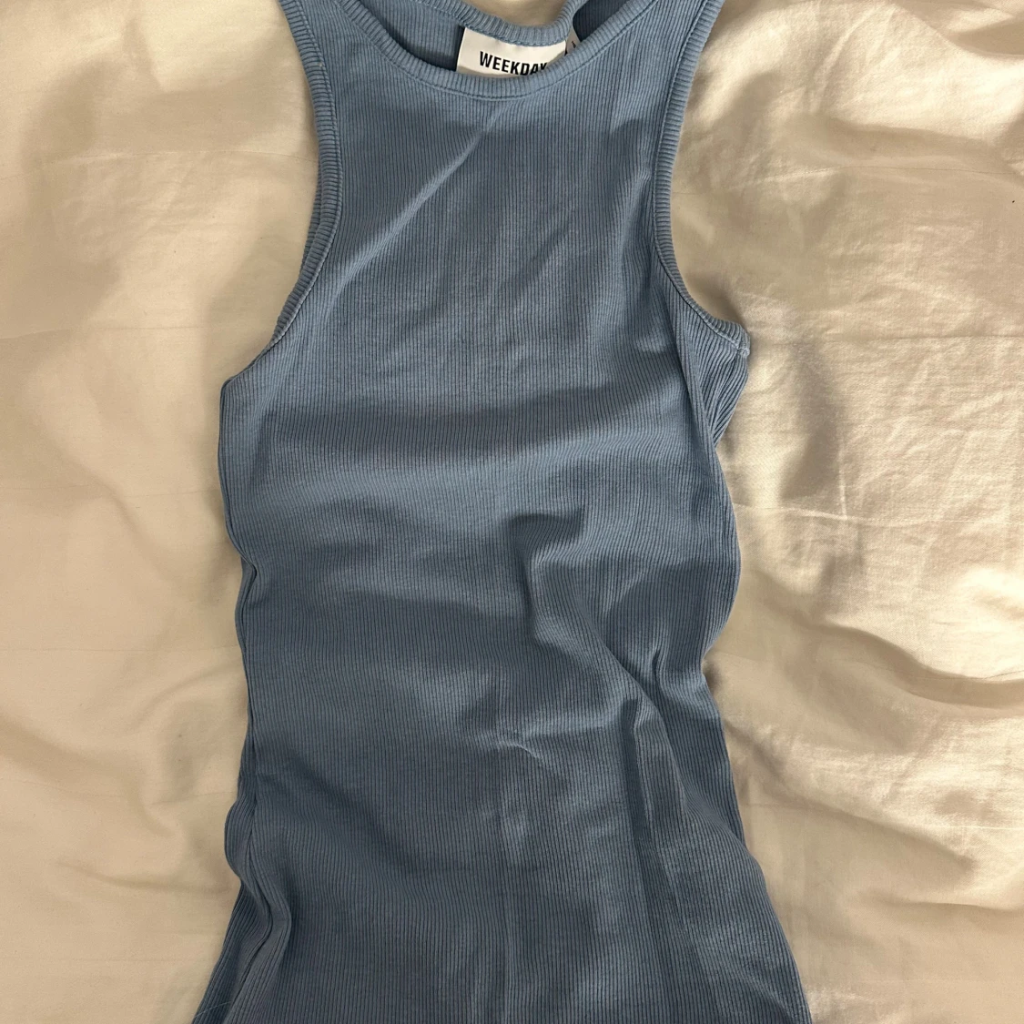Blå ribbad linnetopp från Weekday
