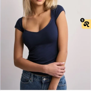 Marinblå topp - Fin topp från Nelly, bra skick!