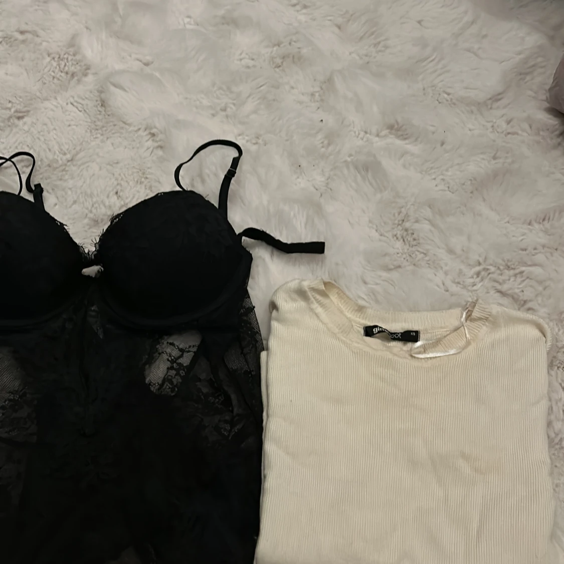 Svart spetskorsett med axelband