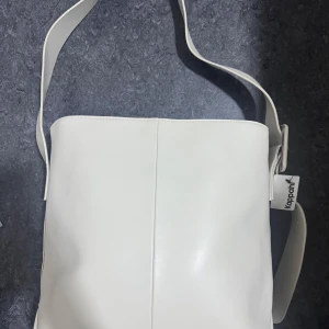 Väska - Helt ny väska från Kappahl  Ord pris 399