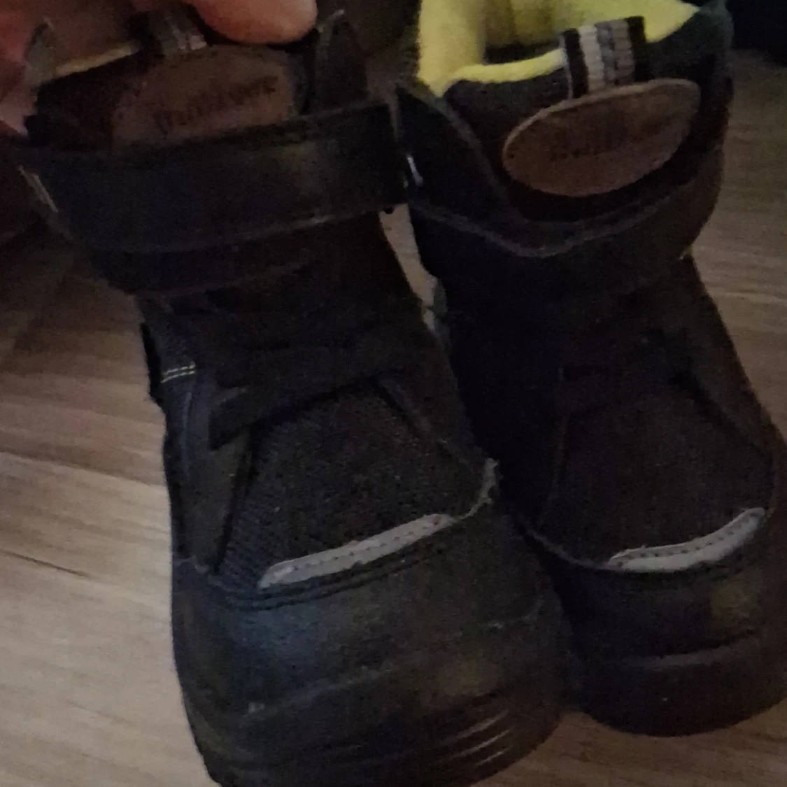 Svarta vinterkängor med ullfoder