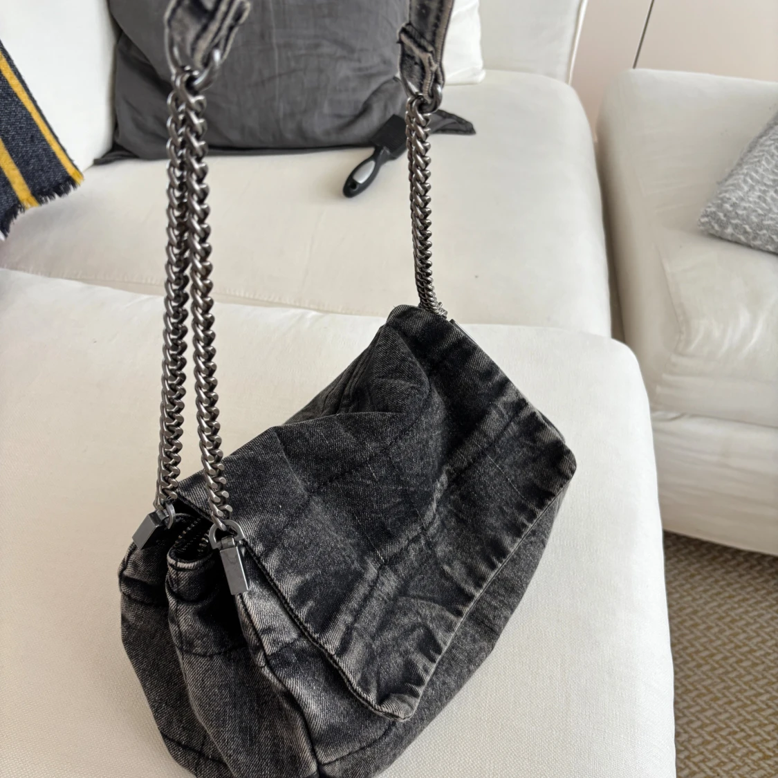 Grå axelväska i denim från Zara - 2