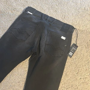 Replay Anbass  - Helt nya, w32 längd 34 