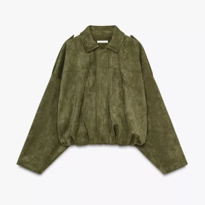 Zara jacka - Säljer den populära Zara jackan i mocka! Den har aldrig använts, den har fortfarande lappen kvar💕