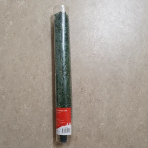 Julgran - En konstgjord julgran i förpackning. H:60cm