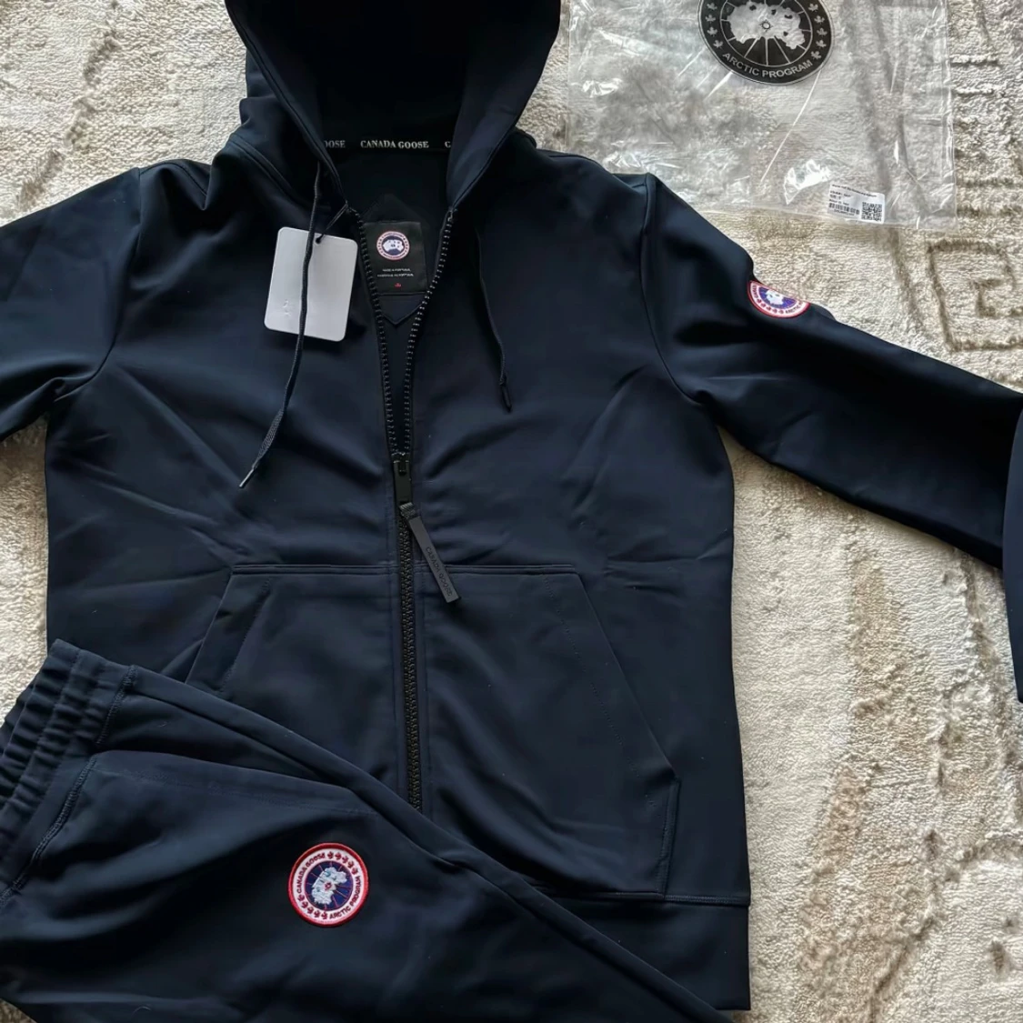 Svart hoodie från Canada Goose
