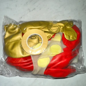 Ballonger - Röd, Guld,  - Ballonger i färgerna röd, guld för fest eller kalas / födelsedag. Eller varför inte dekorera inför nyår och jul? 🎄 cirka 15-20 ballonger   