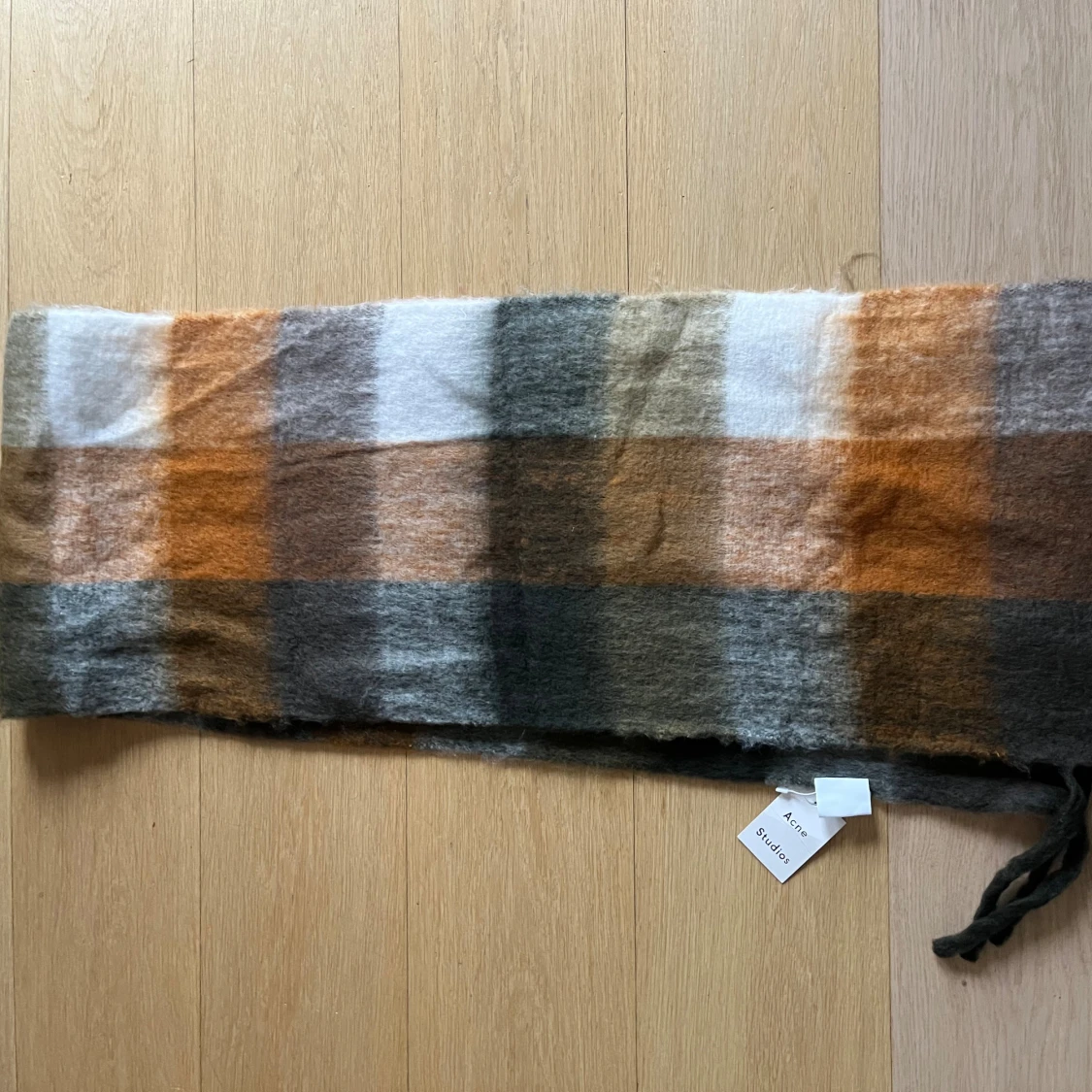 Rutig halsduk från Acne Studios - 3