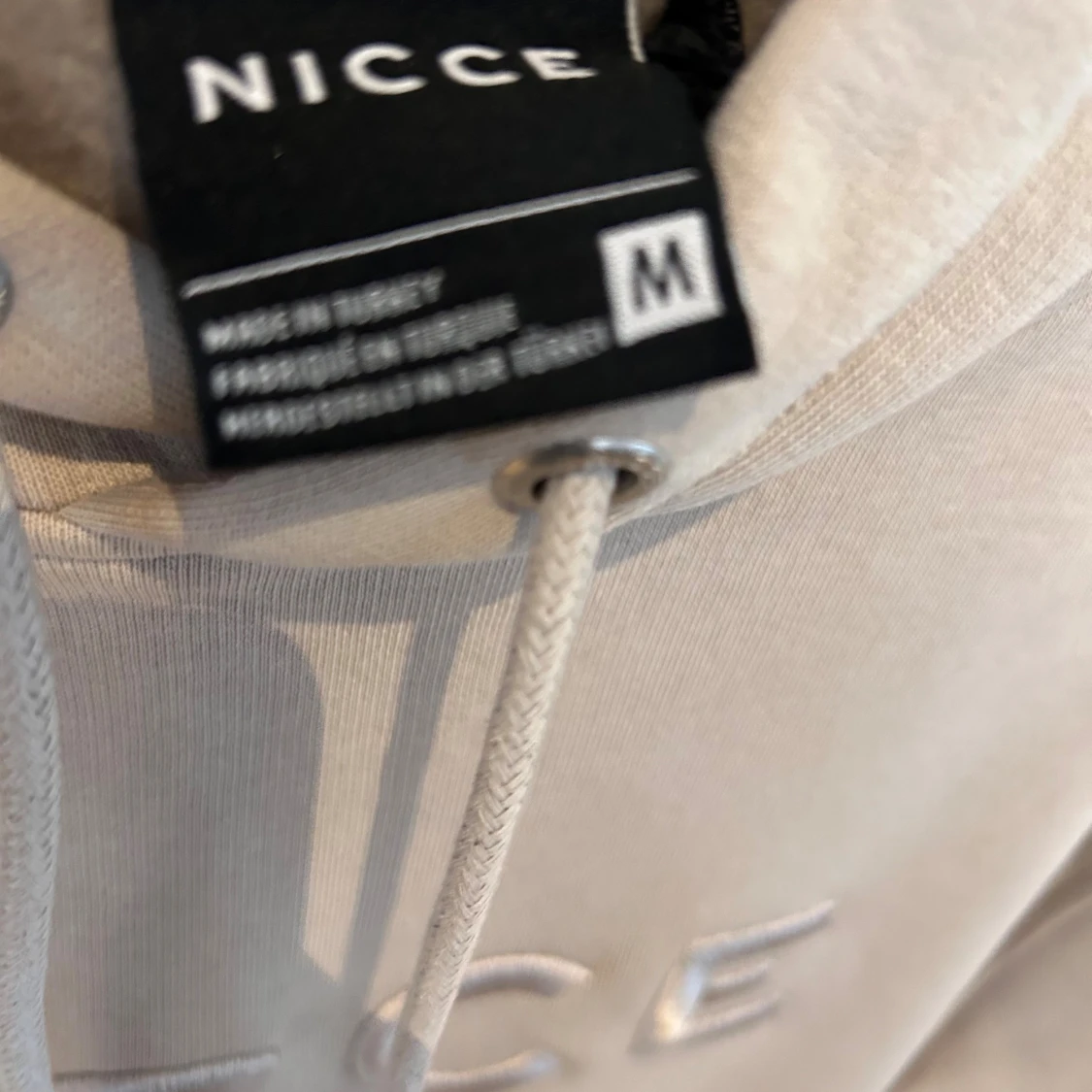 Beige hoodie från NICCE med huva - 1