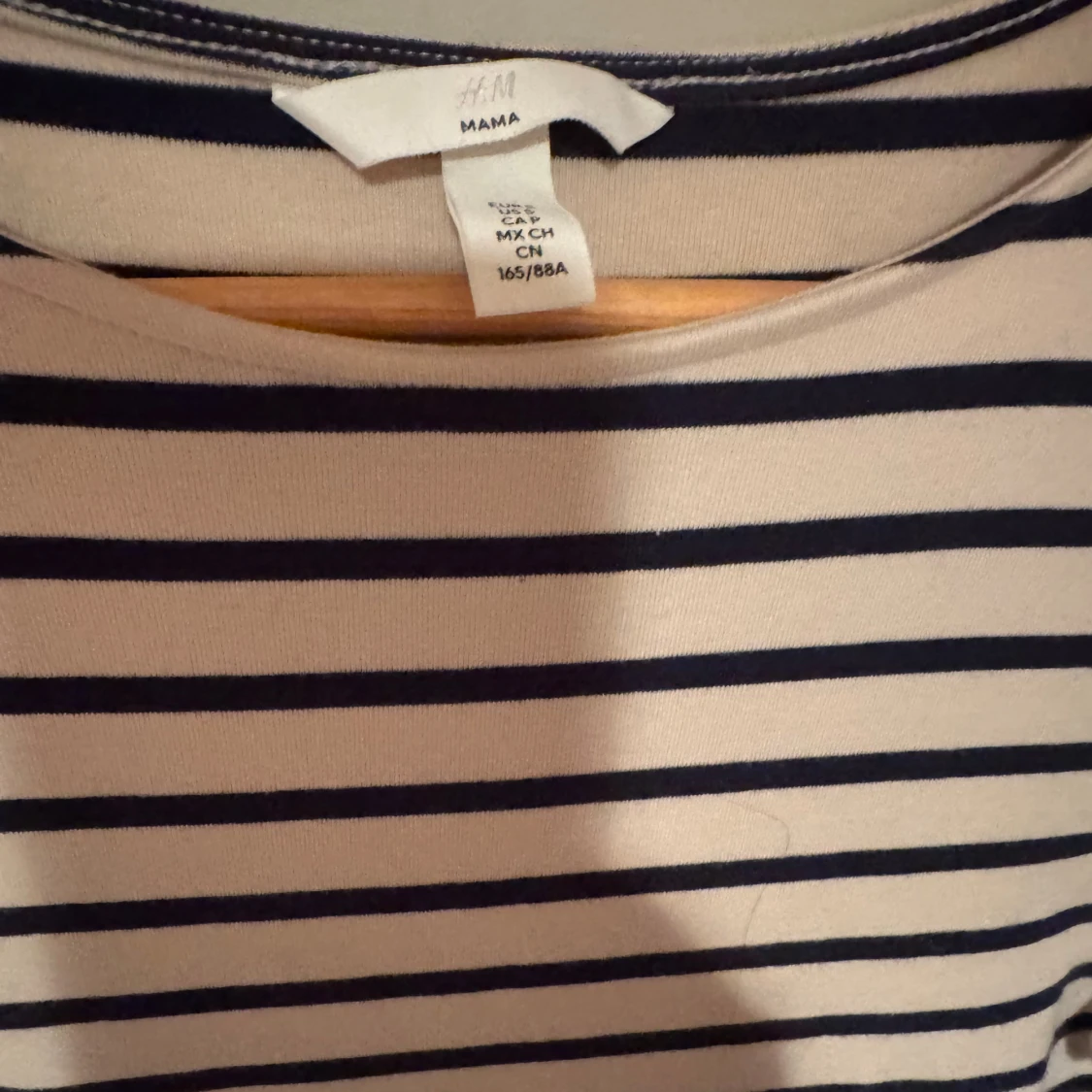 Randig tshirtklänning från H&M Mama - 1