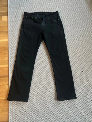 Levis 514 - Svarta Levis 514 i fint skick. Storlek 30/30. Hör av er vid minsta fundering