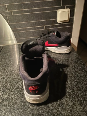 Jordans limited edition - Dessa jordans finns inte längre att köpa och de var limited edition. Använda några gånger men sällsynta!