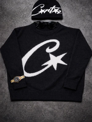 CORTIEZ & MÖSSA - Svart stickad Cortiez tröja med mössa. Finns size S och i grå färg också. Den är helt helt ny så passa på och köp dessutom så skickar jag sekunden du köper😝💯