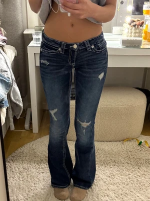 Lågmidjade jeans TALL - Galet snygga jeans från Gina 14+ i TALL🐻🐻💗💗💗💗 använda 1 gång , Innerbenslängd ca 85cm och midjemått ca 36cm (+ stretch)