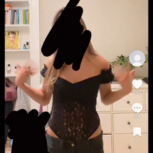 Svart spets body - Svart spets body! Jätte snygg till fest 