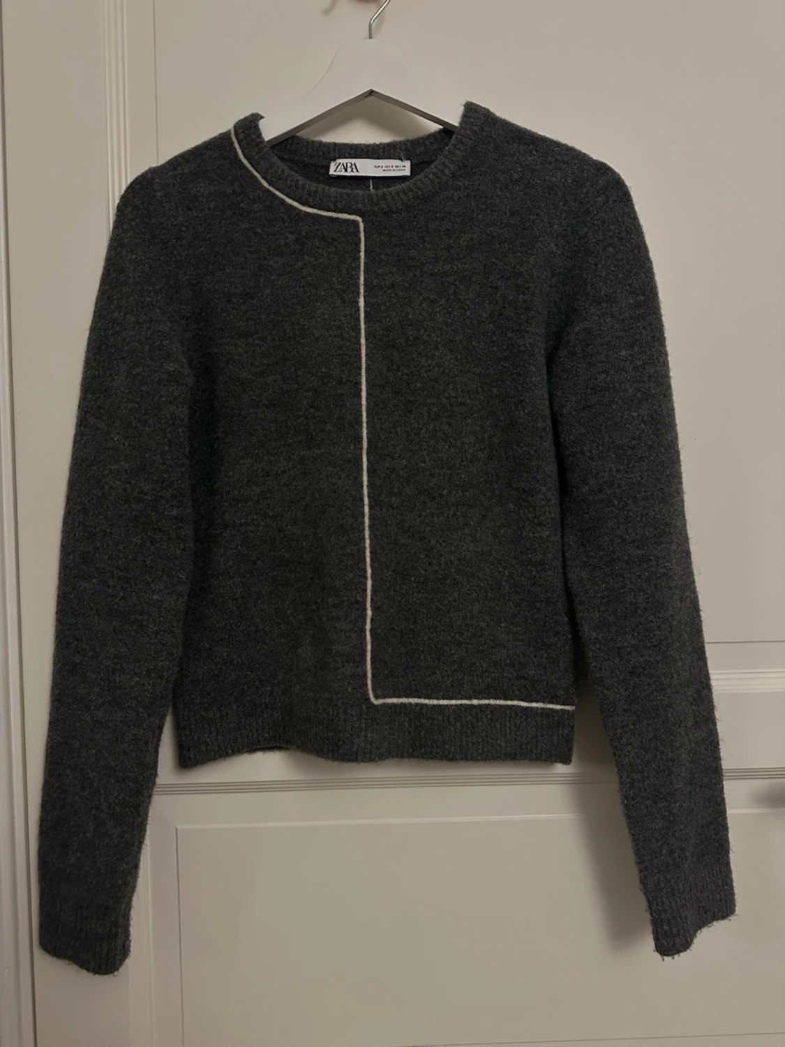 Mörkgrå stickad tröja från Zara