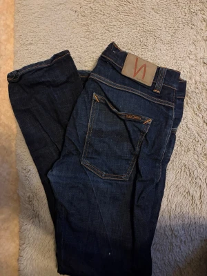 Mörkblå jeans från Nudie Jeans - Säljer ett par goa nudie jeans då har ingen användning av dem, kan också byta mot nått smarrigt 
