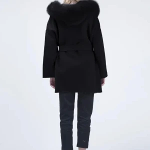 päls kappa - Super snygg pälskappa som är varm och super super mysig nu till vinter. Som passar för de som har storlek XS-M