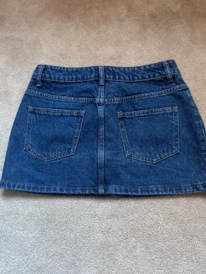 Jeanskjol edikted  - Endast använd en gång, storlek xs, priset går att diskuteras 💗