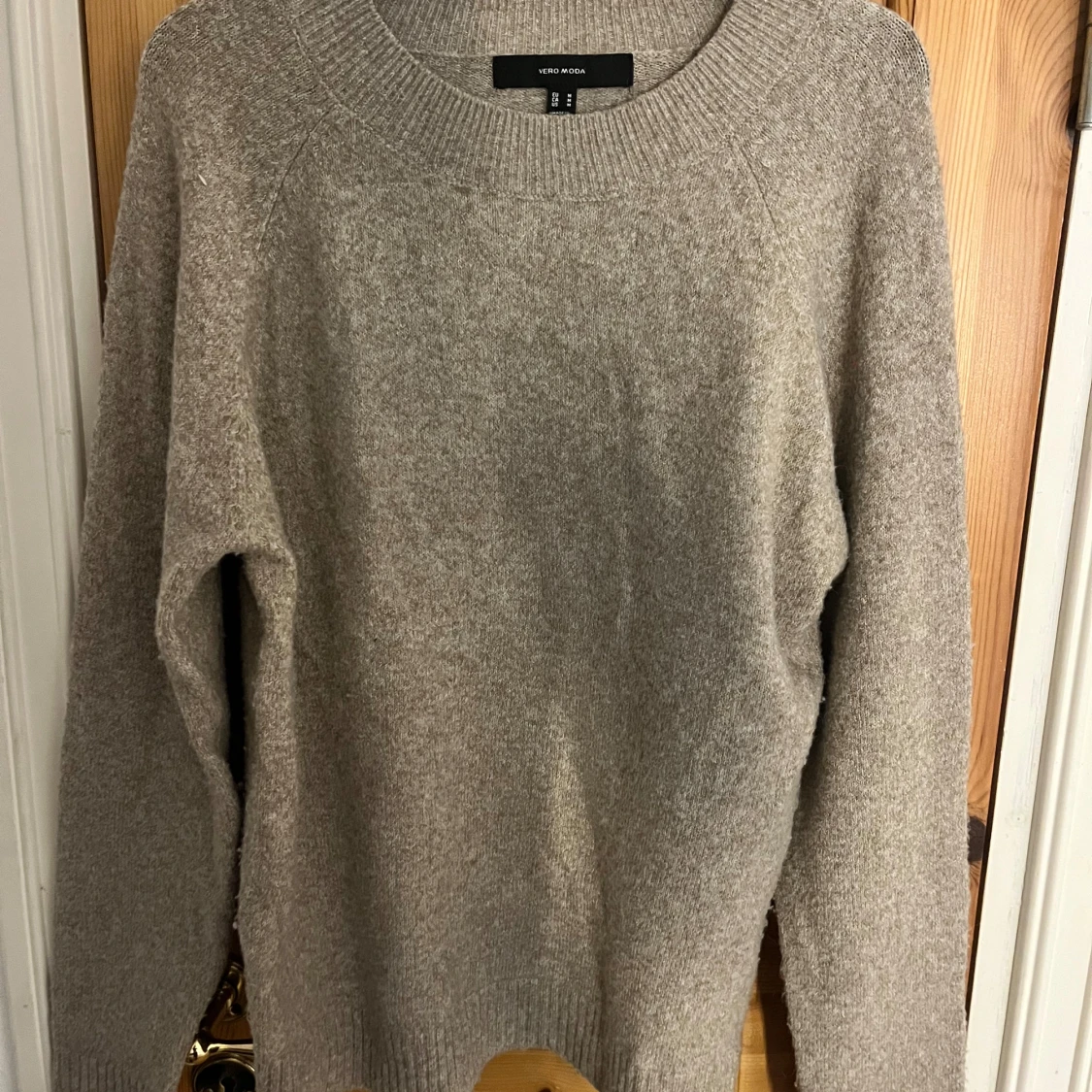 Beige stickad tröja från Vero Moda