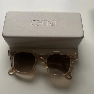 Chimi 04 ecru - Chimi 04 ecru, äkta! Säljs då de ej kommer till användning längre❤️jättefint skick!