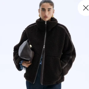 HM pilejacka (ny, prislapp kvar!) - Tänkte kolla om någon möjligtvis är intresserad av denna jacka. Har inte bestämt mig helt och skulle därför kunna vara öppen för att sälja den. Storlek S. 