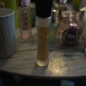 Armani Code Luna parfym - Säljer en elegant parfym från Armani Code Luna. Varm sensuell och kryddig doft. Hittade inte info om dess noter som ger en mycket god elegant och känsla.
