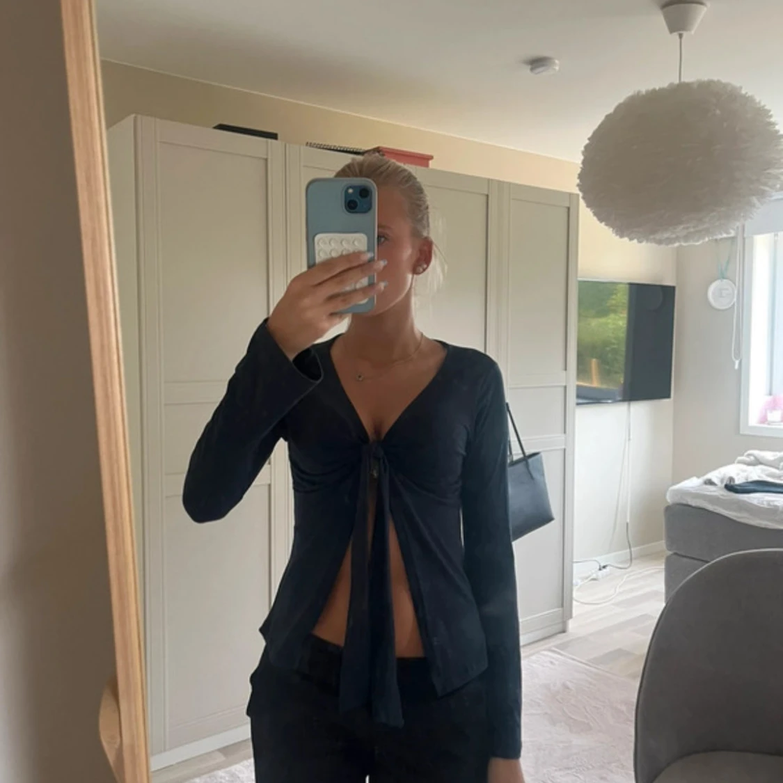 Mörkblå omlottopp från Missay