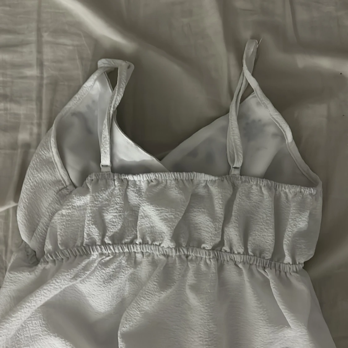 Vit blus/linne med blå broderi - 2