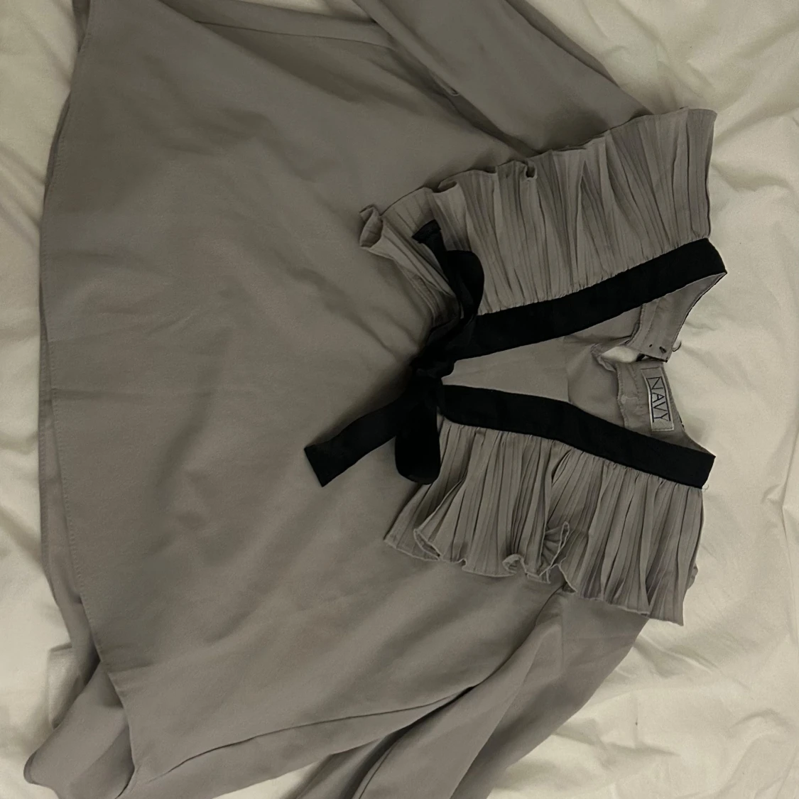 Rosett blus med volang - 1