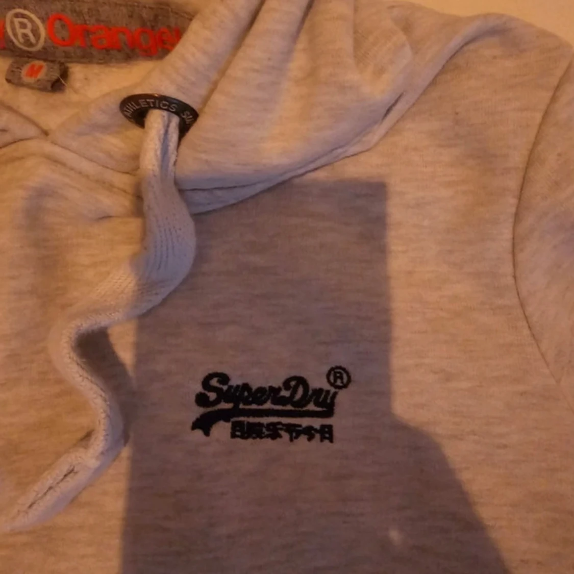Grå hoodie från Superdry med huva - 1