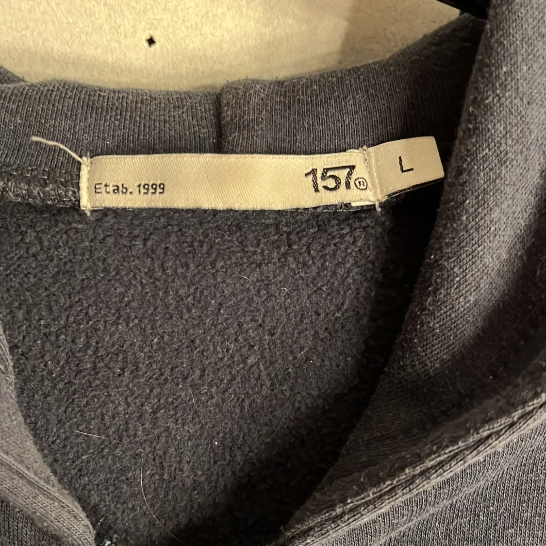 Svart hoodie med dragkedja från 157 - 2