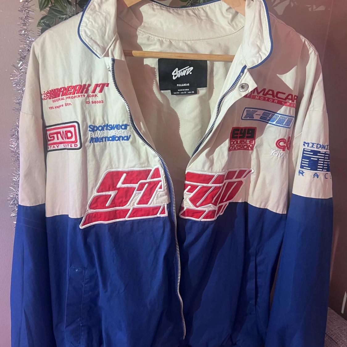 Blåvit racing vindjacka från Pull&Bear - 1