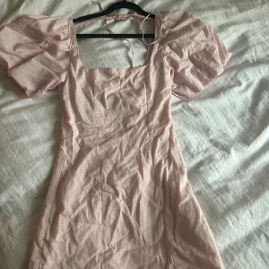 Rosa klänning  - Söt klänning i strl Xs💕