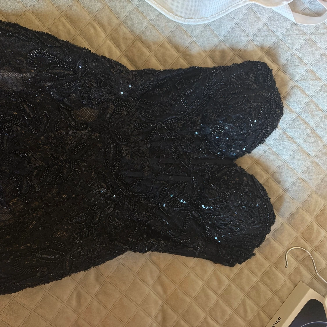 Svart glittrig långklänning med spets - 2