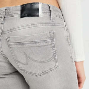 Grå bootcut jeans från LTB - Gråa LTB jeans i storleken 27:32💕 nypris 799kr💕säljer för 500 men pris går att diskuteras💕