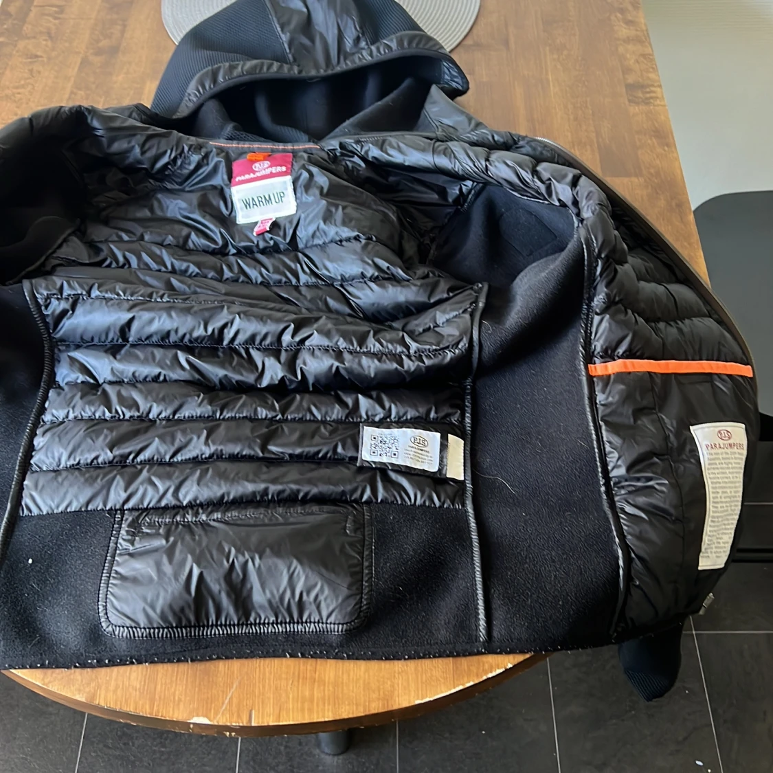 Svart dunväst från Parajumpers - 2