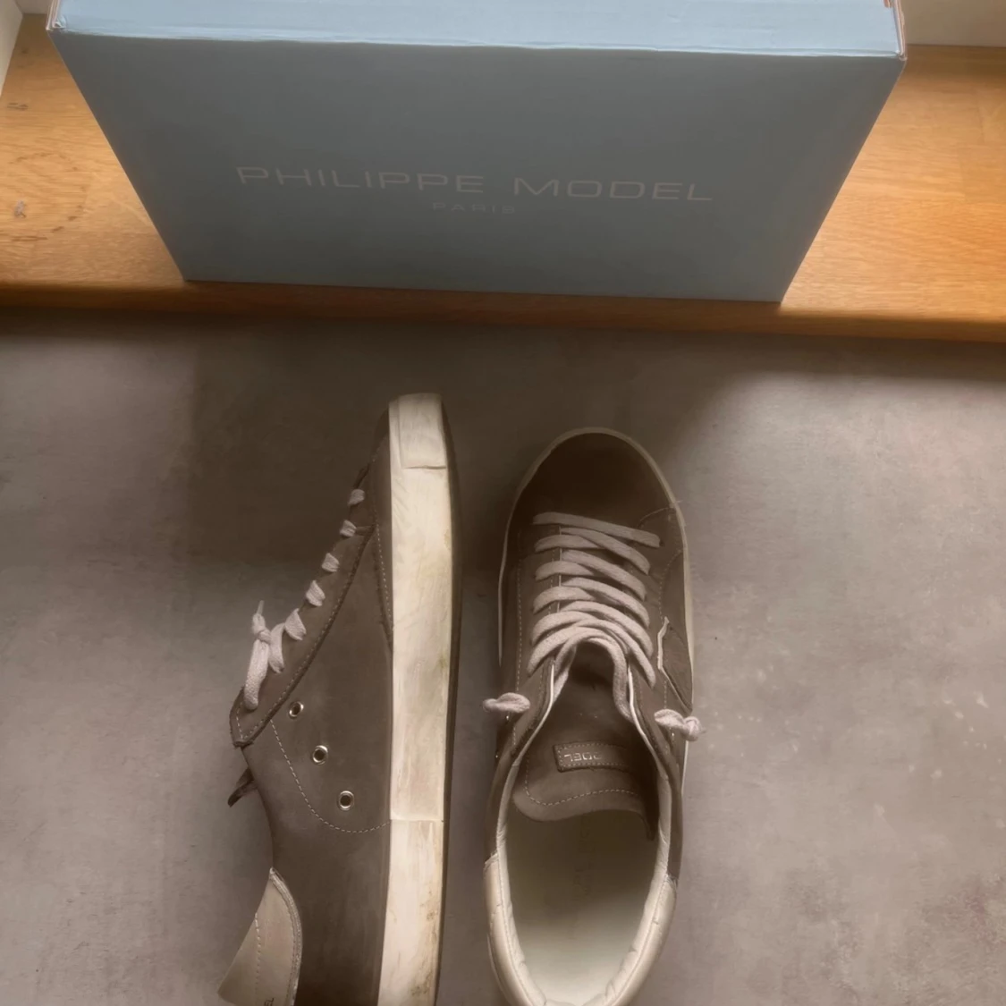 Gråa philippe models i bra skick - 91