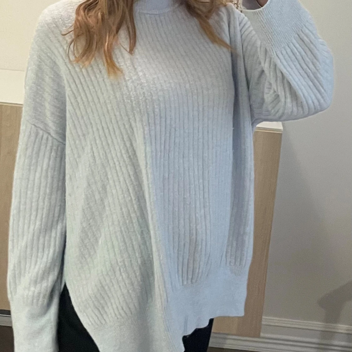 Ljusgrå oversized stickad tröja