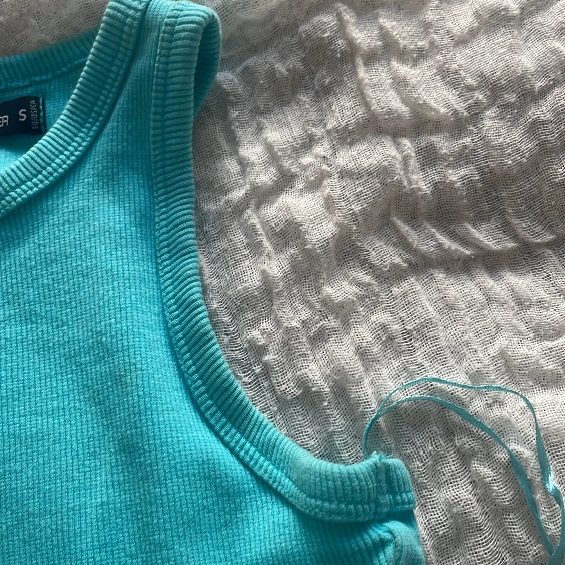 Turkos ribbad klänning från FB Sister - 4