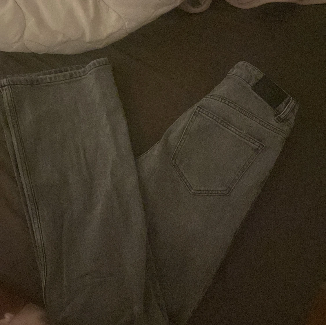 Grå bootcut jeans från gina tricot - 4