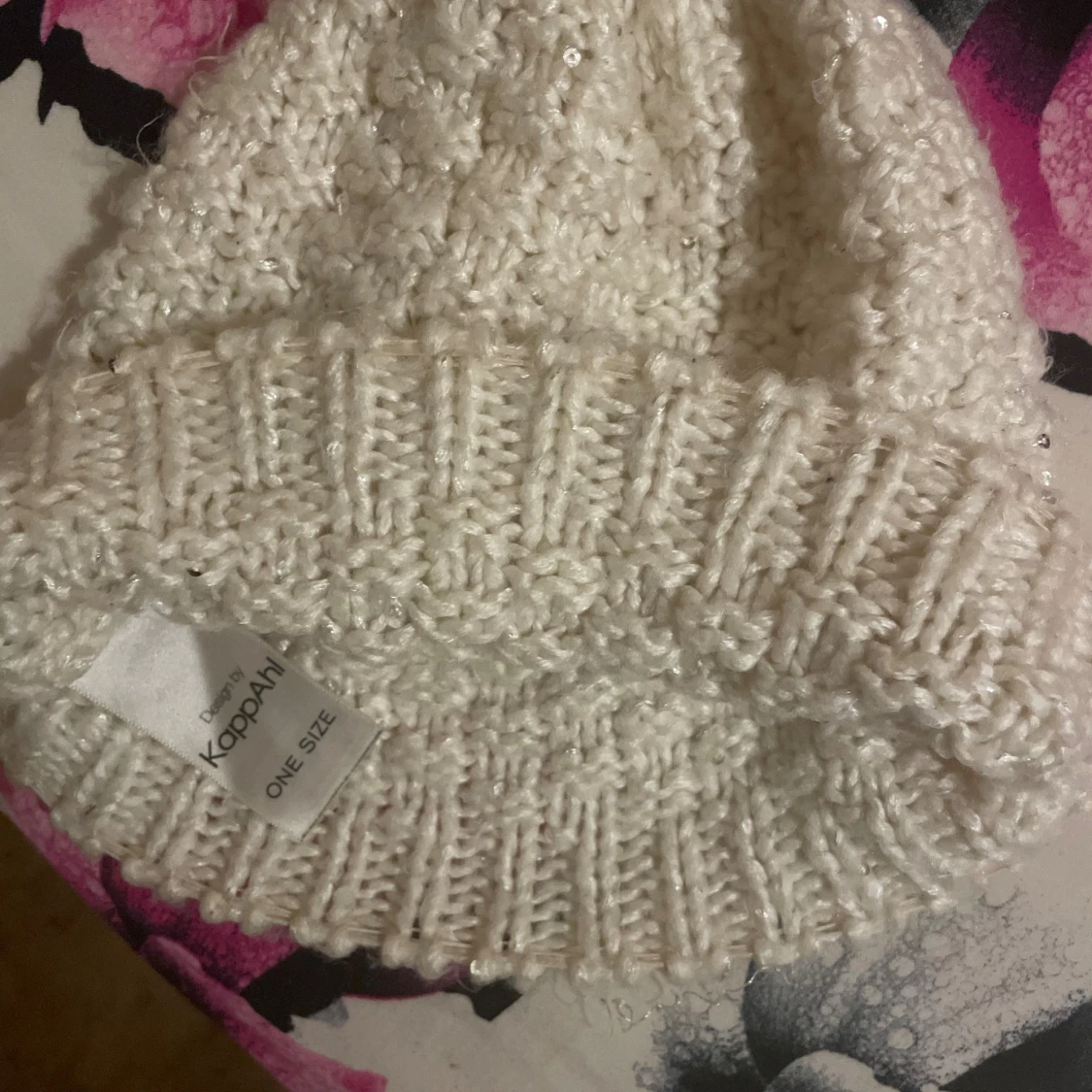 Vit stickad mössa med paljetter Kappahl - 1