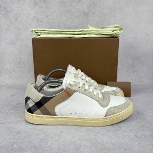 Burberry checked sneaker - – Condition: 8/10  – What is included: Only the sneakers  – Retail price: 6800 SEK