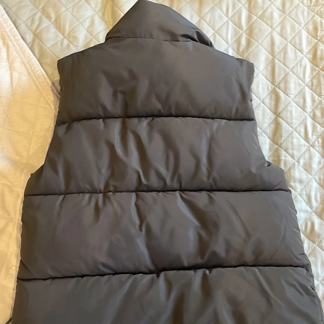 Svart dunväst från Pull&Bear XS - 3