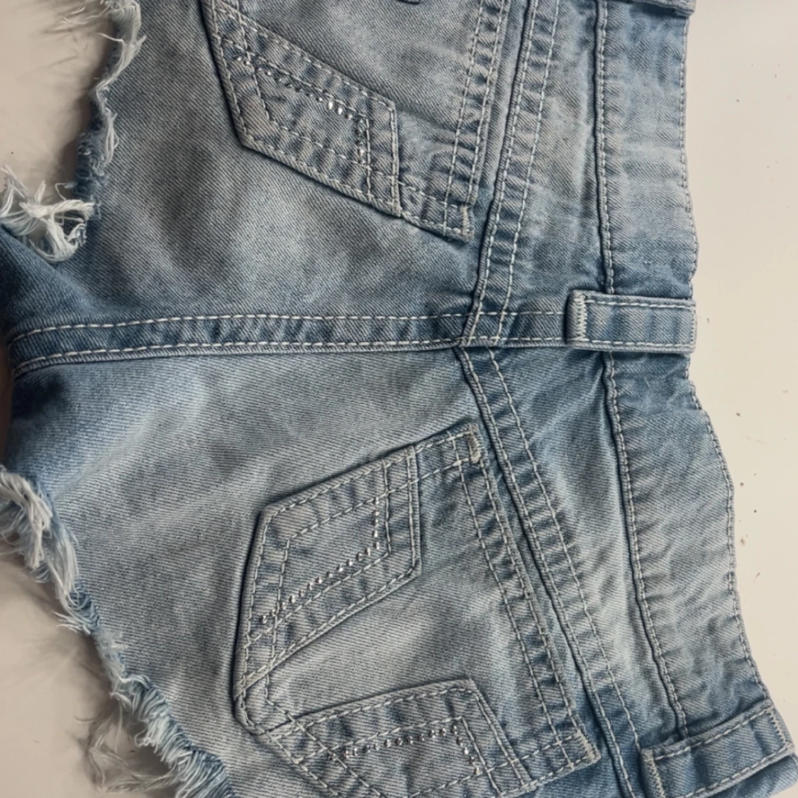 Ljusblå jeansshorts från Gina Tricot - 1