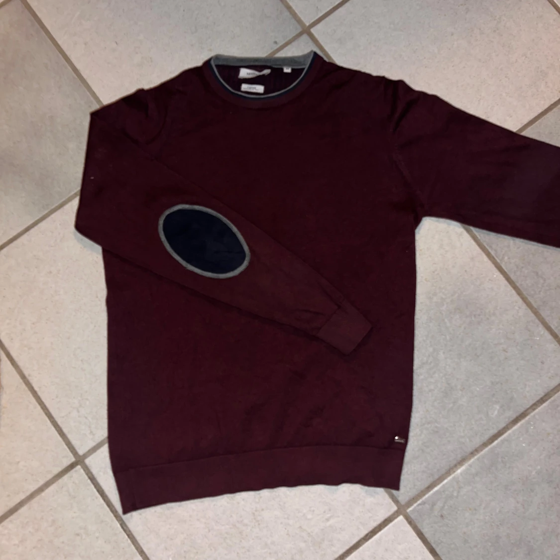 Vinröd tröja från Markup - 1