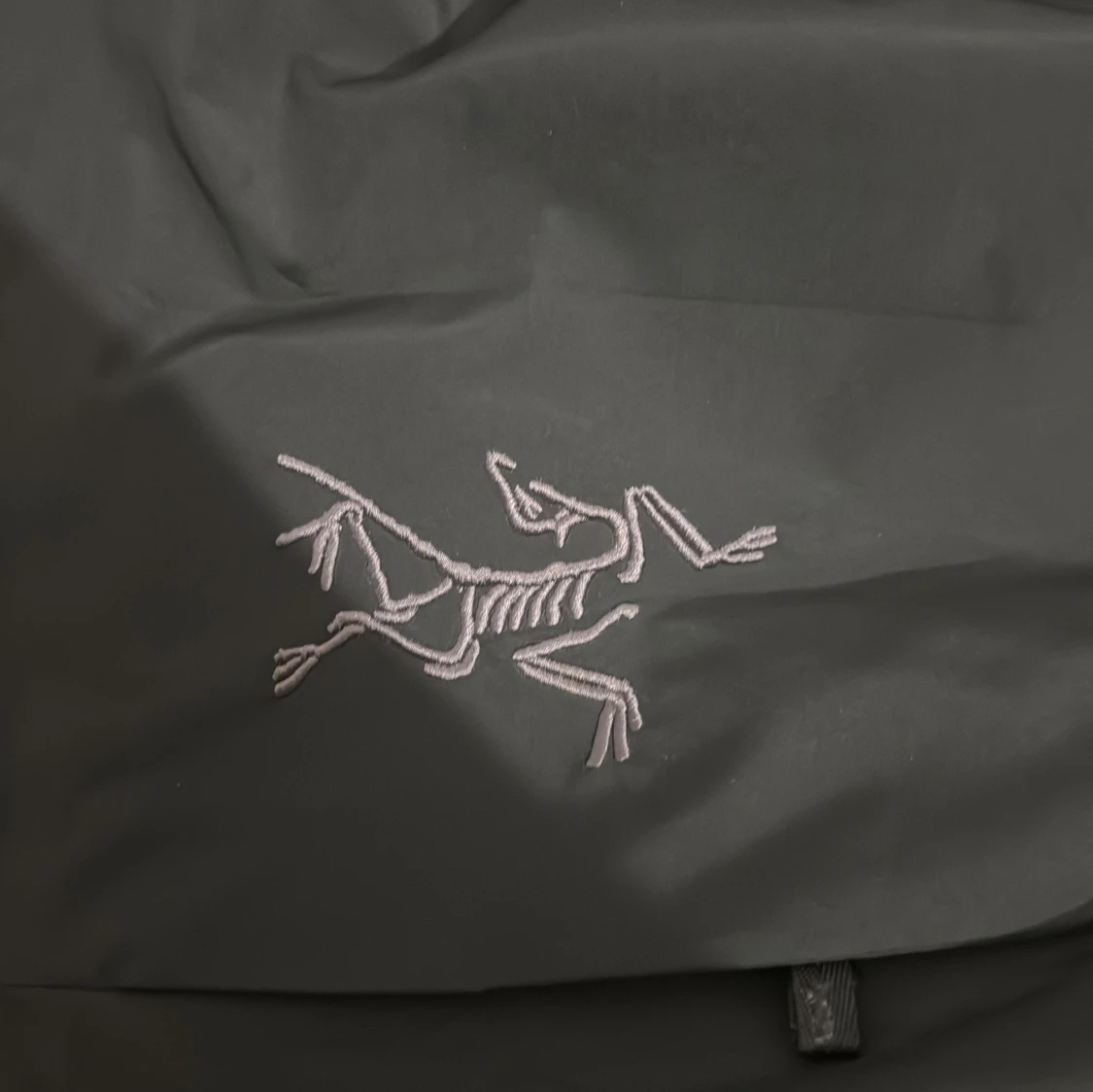 Mörkgrå dunjacka från Arc'teryx - 2