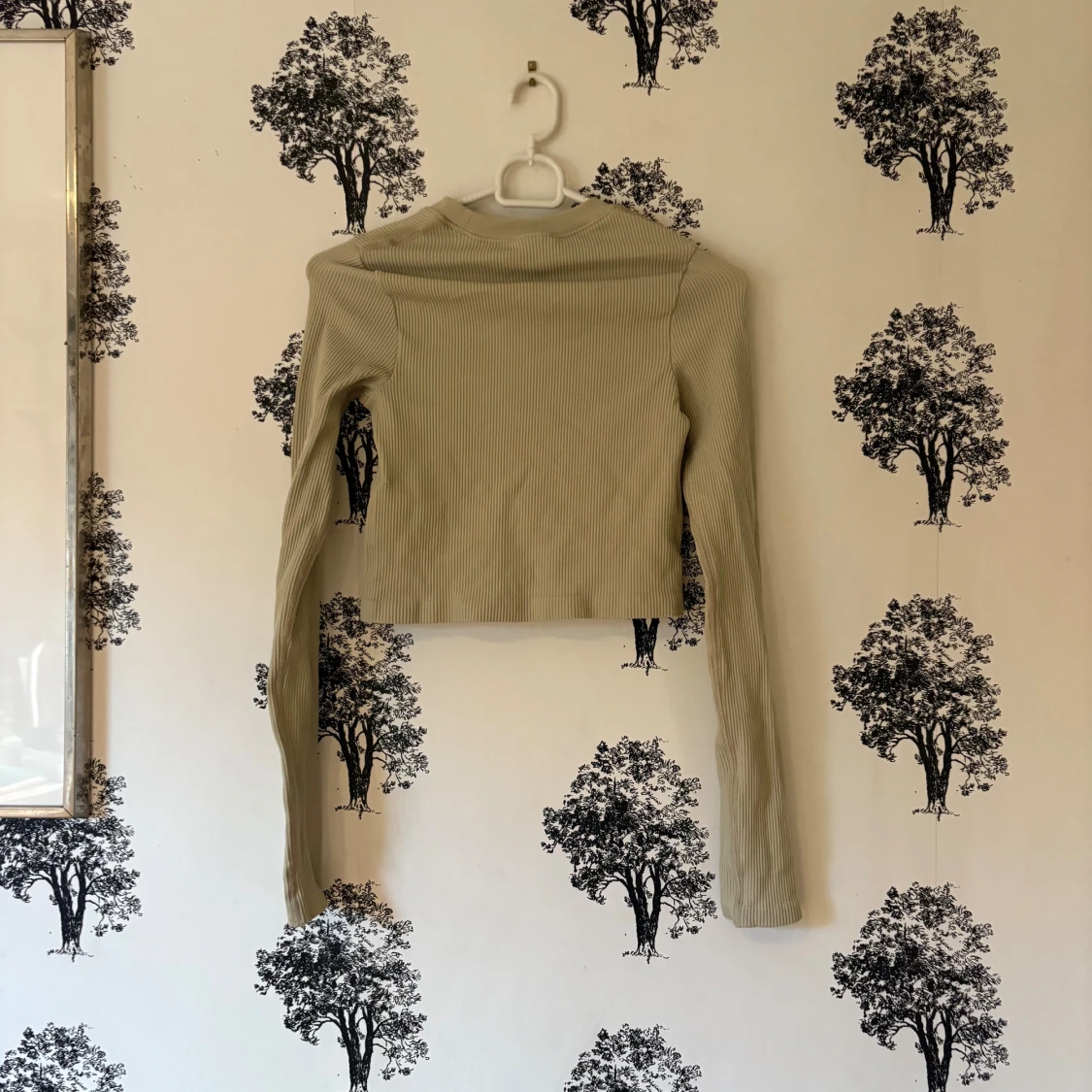 Grön ribbad långärmad topp - 1