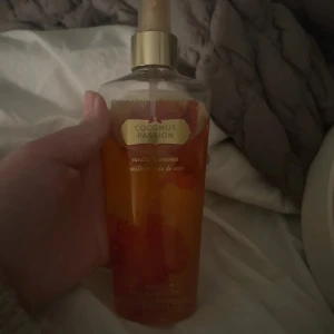 Coconut Passion Body Mist - Fräsch body mist från Victoria's Secret med namnet Coconut Passion. 